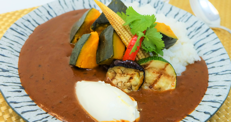 かぼちゃ煮と彩り野菜のサワーカレー